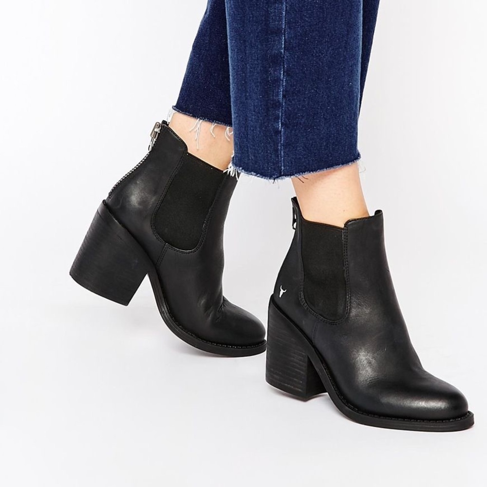 Mid heel Chelsea boots